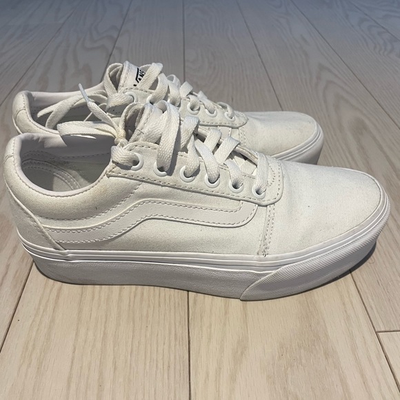 White Vans - Picture 1 of 5